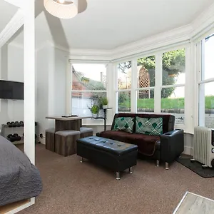 Guestready - Classy Studio In Brighton